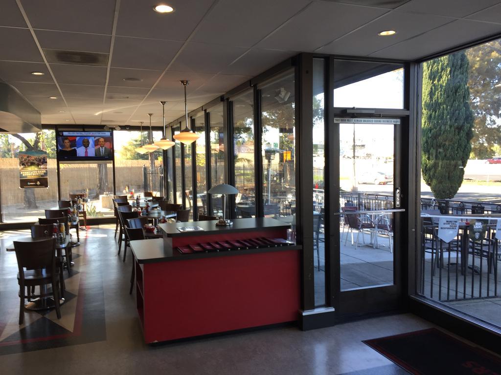Days Hotel By Wyndham Oakland Airport-Coliseum Exterior photo