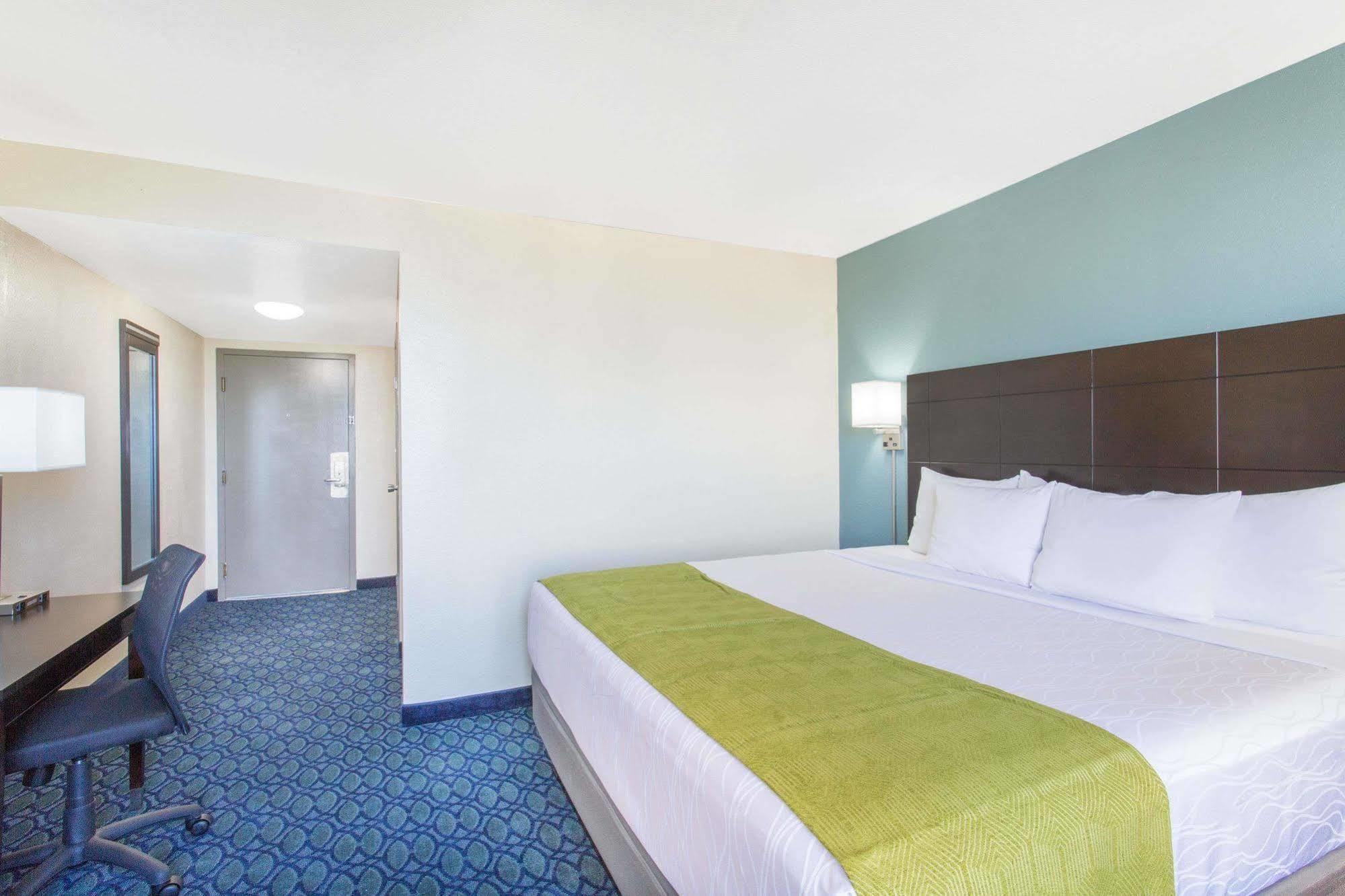 Days Hotel By Wyndham Oakland Airport-Coliseum Exterior photo